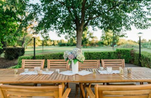 Riverfront Beauty with Pickle Ball Court - Foto 57