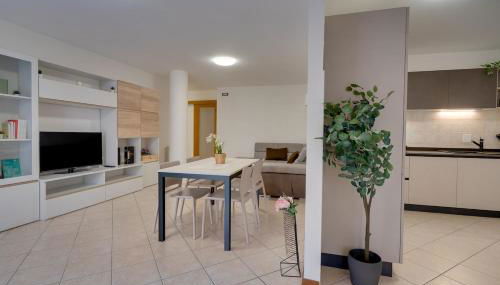 Centro Cormons - 3 Camere Letto & Balcone Privato - Foto 4