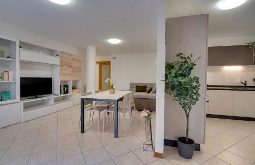 Centro Cormons - 3 Camere Letto & Balcone Privato - Foto 4