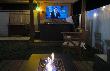 Large Five Bedroom house with outdoor patio with Jacuzzi and television! - Foto 16