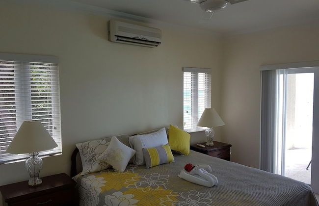 Je Suis Jamaica - 4 B R Beachfront Villa w Staff - Photo 47