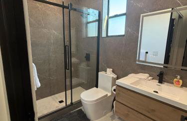 Modern Luxe Retreat Four-Bedroom - Photo 6