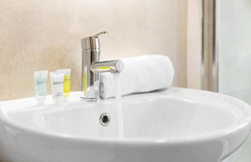 Stylish Four Bedroom House - Garden - Parking - Great Barr 110F - Foto 23