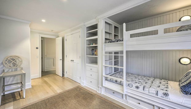 Shelter Island Retreat with Outdoor Pool! - Foto 3, Interior