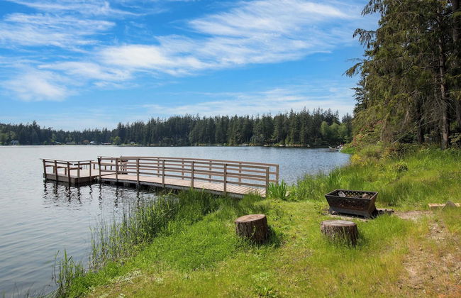 Goss Lake Getaway by Avantstay Lakefront Escape - Photo 8