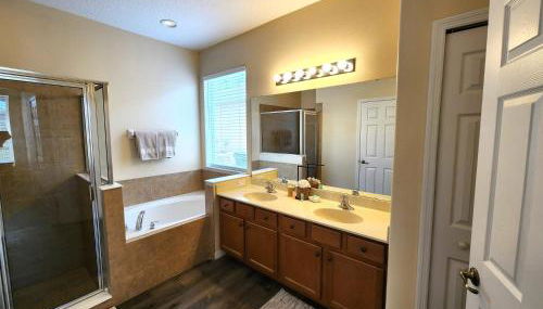 652- Spacious 5-Bedroom Villa with Pool, Spa & Scenic Lake Views - Foto 5