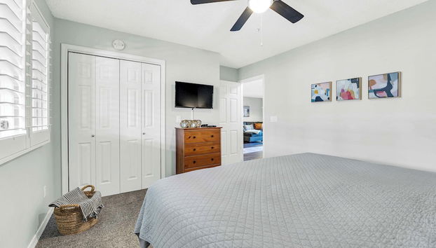 Bright Stylish Condo w/ Balcony - Foto 5, Habitación