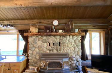 Montana Mountain Glamping: Charming Log Cabin with a Private Hot Tub in Darby - Foto 5