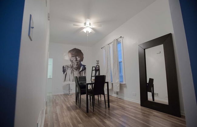 Simple in Palmer Square - Walk to Park and Train - Foto 7