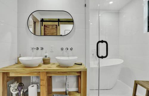 Lakefront Villa with Heated Pool Kayaks and Outdoor Fun - Foto 30