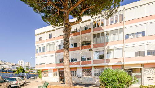 Two bedroom apartment close to train station by Lisbon with Sintra - Photo 2