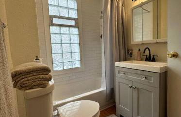 Charming 2BR Home with Office - Photo 9