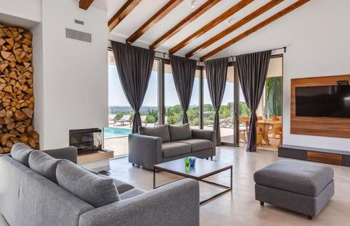 Luxury Spa Villa w Heated Pool, Jacuzzi & Sauna - Photo 10