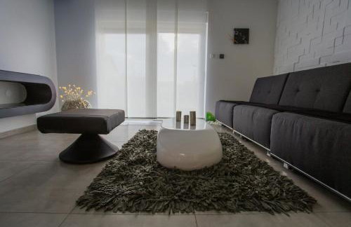 Apartment PLAZA -Wallbox 11kW- Private SPA- Jacuzzi, Infrared Sauna, Luxury massage chair, Parking, Entry with PIN 0 - 24h, FREE CANCELLATION 24 hours before Check In,Premium pillows and mattress - Photo 26