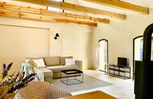 Aesthetic Meets History In The Renovated Stable - Foto 12