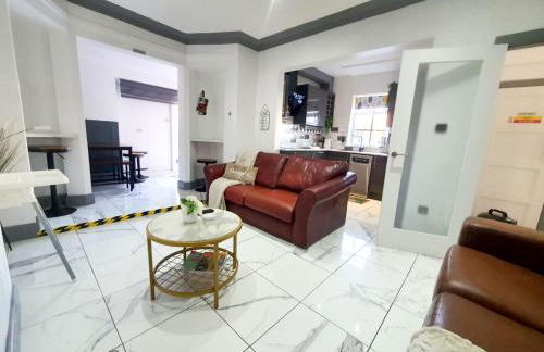 Families Only - Pet Friendly sleeps 6 maximum NO PARTIES - Foto 8