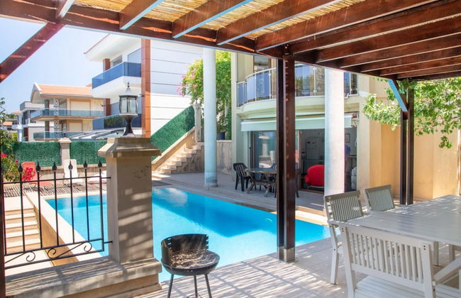 Enchanting Villa With Backyard in Cesme Near Beach - Foto 27