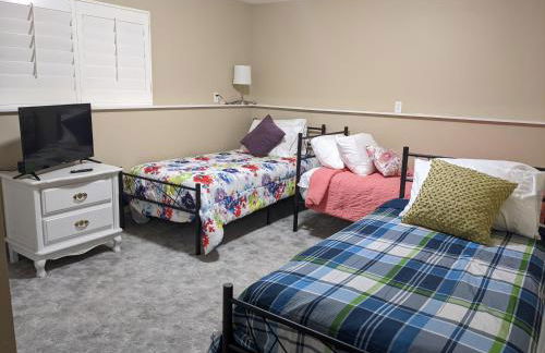 Beautiful Large Residential Home - Photo 26