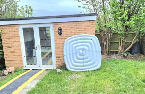 Pool, drinks and a hot tub! - Photo 36