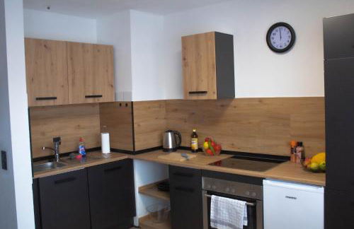 Modernes Studio mit großem Balkon, vollausgestatteter Küche und idealem Arbeitsplatz für Home Office - Foto 4