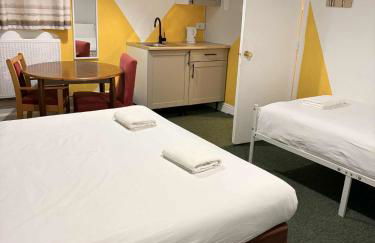 Ground Floor Studio Apartment in Gosport, Free Private Parking - Photo 1