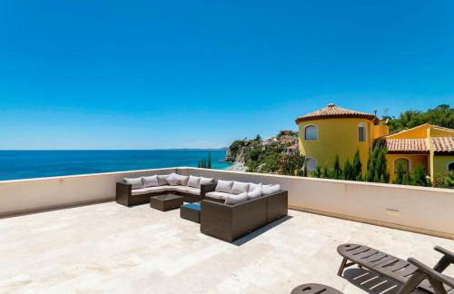 Villa Irene, Large First Line Villa wíth amazing sea- and coast views and large private swimming pool! - Photo 40