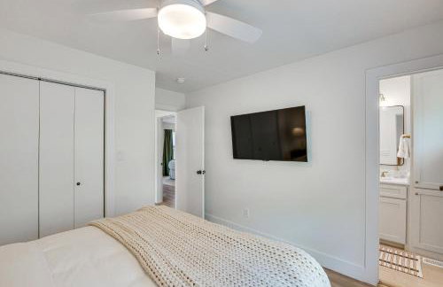 Dock and Fire Pit Cedar Creek Lakefront Retreat! - Foto 16