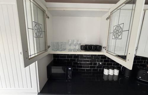Spacious Modern 3 Bed Home Near Batley Train Station with Free Parking - Foto 19