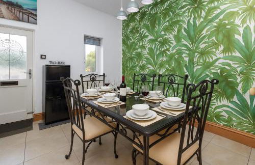 Calder Row by Alt-Stay Contractor Accommodation - 3 Bed Canal Side Contractor Home With Parking, Wi-Fi & Full Kitchen - Ideal For Long stays - Foto 13