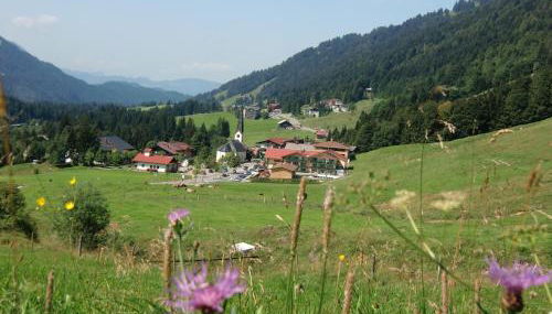 Gemütliche Ferienwohnung Bergwiese, 2-Raum, separates Schlafzimmer, schönen Balkon oder Terrasse, Komfort Ausstattung, ruhige Südlage, kostenfrei WLAN und schöne helle Sauna, Brötchenservice, Parkplatz, Hunde auf Anfrage, E-Tankstelle, Sonnenlage - Photo 2