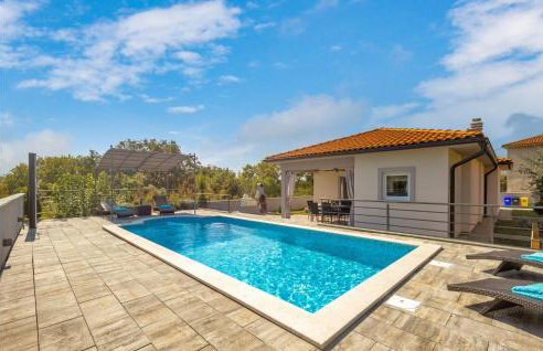 3 Bedroom Nice Home In Kapovci - Foto 1