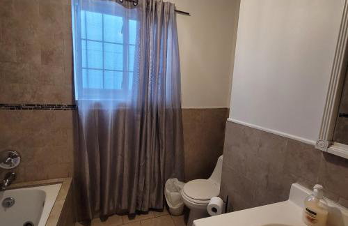 3 bedroom 2 bath home with Jacuzzi near Beverly Hills, wi-fi, Jacuzzi, Roku, BBQ, giant games family fun - Foto 9