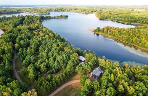 Waterfront Webster Cabin with Dock on Warner Lake! - Foto 4