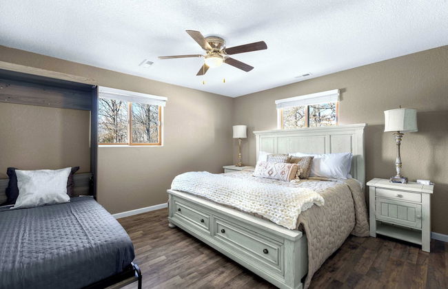 White Oak Landing Spacious 6 BDR w/ Boat Slip! - Photo 9