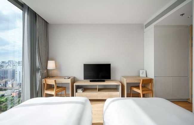 Oakwood Suites Bangkok - Photo 20