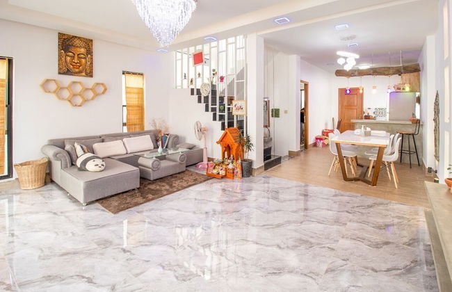 Central Modern Private Villa by La San - Photo 3