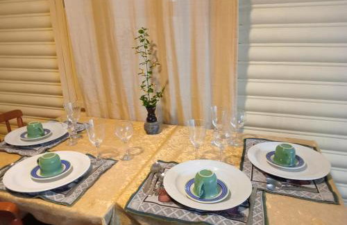 Chalé alpino em canela rs todo mobiliado com cozinha lareira split Wi-Fi 2 quartos perto do centro - Foto 7