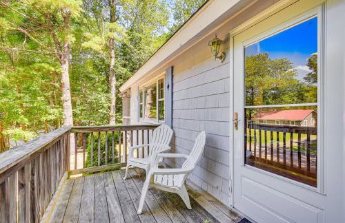 Becket Home with 3-Season Porch Walk to Lake Access - Foto 24