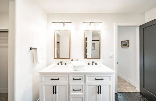 Unique Townhome with AC Garage Patio - Foto 19