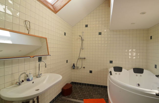 Holiday Home in Izier With Roofed Terrace, Garden, Parking - Foto 17