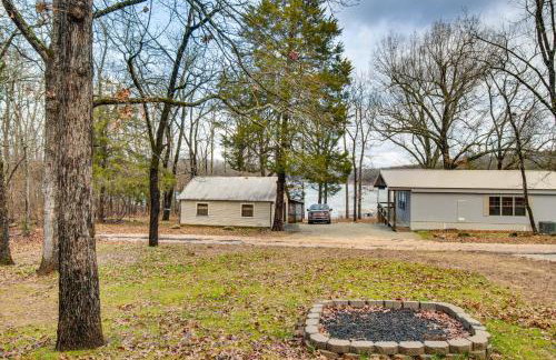 Norfork Lake Access Cabin with Deck and Water View! - Foto 26