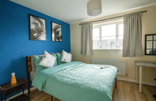 2BR Home Near Shops & Transport Links - Foto 9