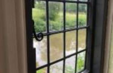 Snug & Secluded Lakeside Shepherds Hut 'Carp' - Foto 12