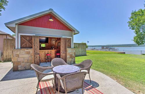 Lakefront Retreat with Pier, Bar Hut and Fireplace! - Foto 29