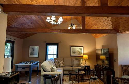 Spacious Mountain Retreat with Bonus Game Room Near Asheville, Barnardsville, NC - Foto 66