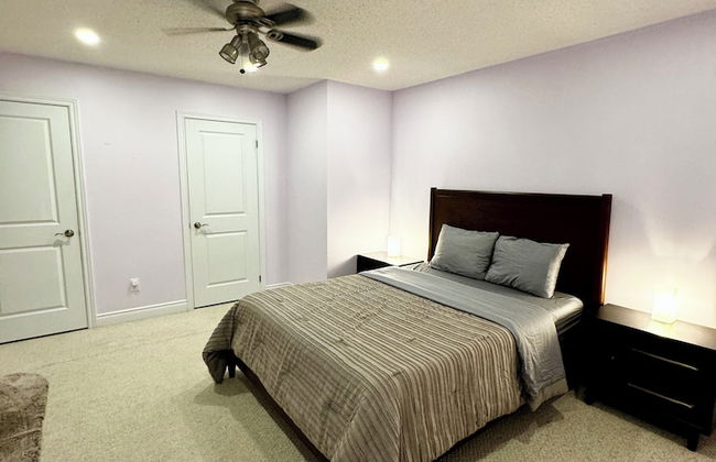 Spacious 4-Bedroom Retreat - Photo 5