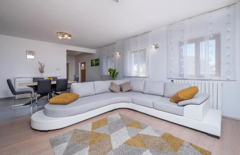 Lovely Home In Susnjevica With Kitchen - Photo 15