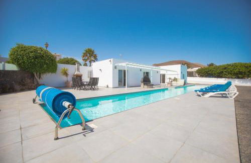 Casa Conil with a private 25 meter heated pool - Photo 36