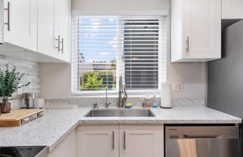 Modern Downtown Escape Sleeps 10 - Foto 10