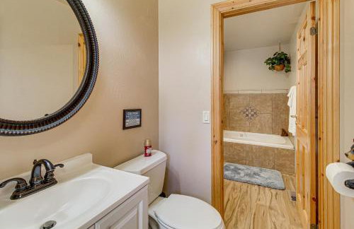 Rustic Lakeside Cabin on 3 Acres with Nature Views! - Foto 20